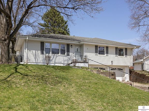 3rd image of 3614 Armbrust Dr