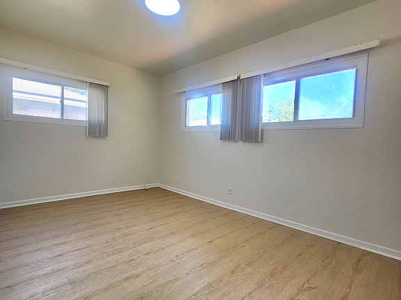 5th image of 836 E Harwood Ave