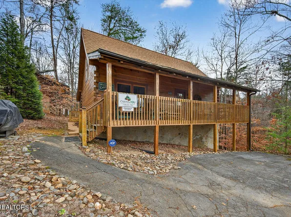 640 Forest Dr, Pigeon Forge, TN 37863