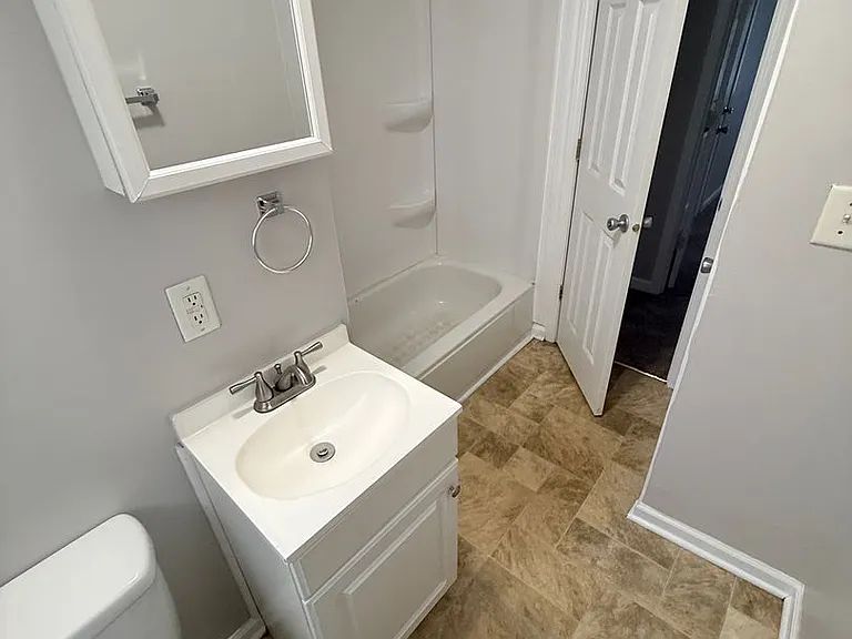 2 Philip Ct — Photo 13