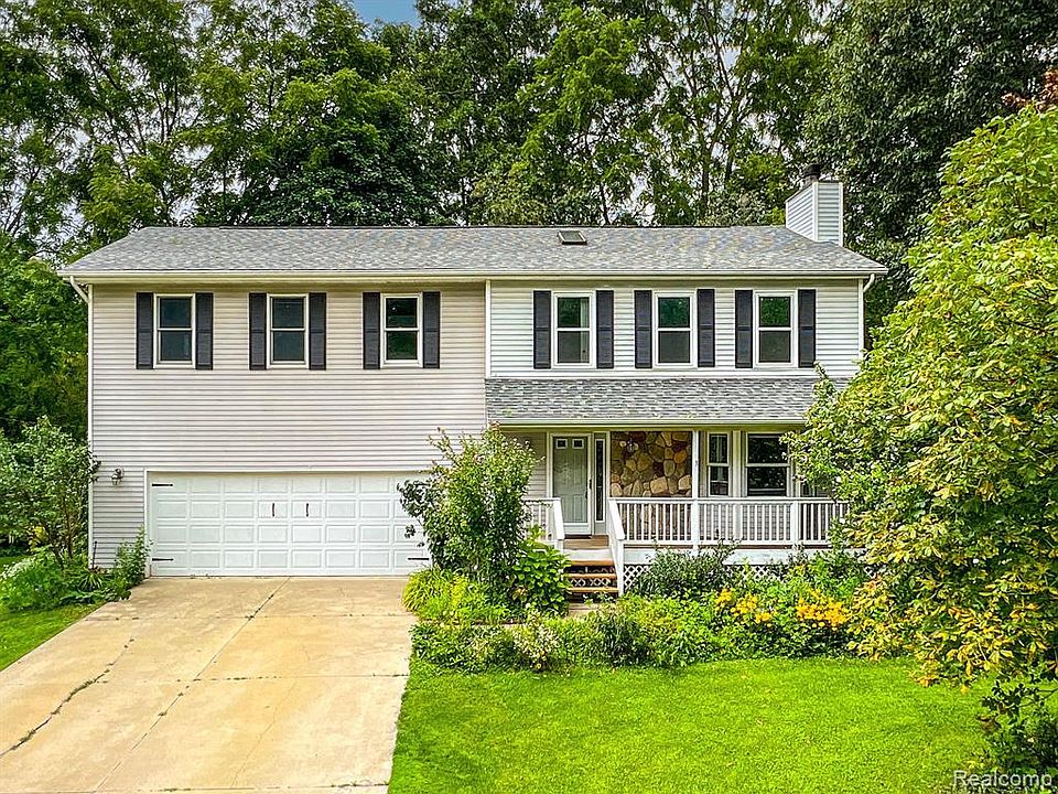 135 Clairemont Dr, Lake Orion, MI 48362 Zillow