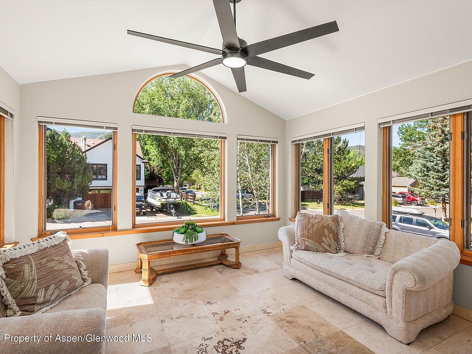 1st image of 985 Lupine Cir