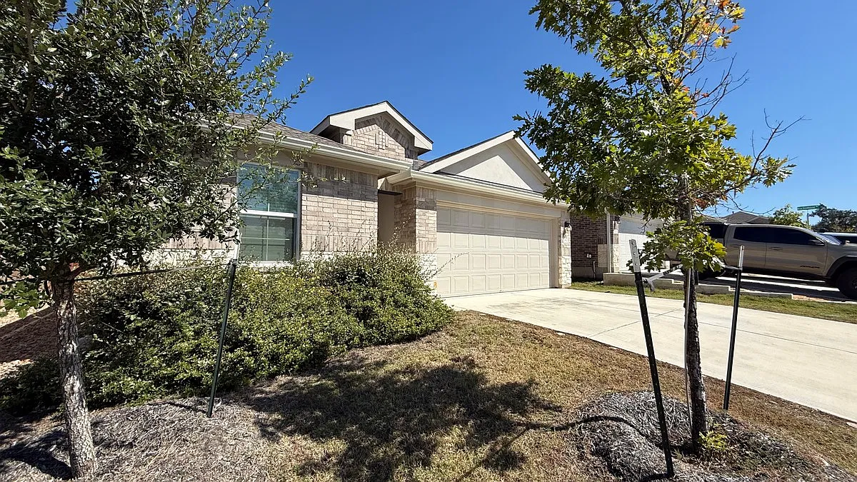 4 bed, 2.0 bath, 1765 sqft, $2,100 — Photo 3