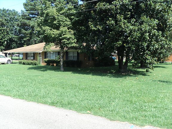 3rd image of 600 E 3rd St