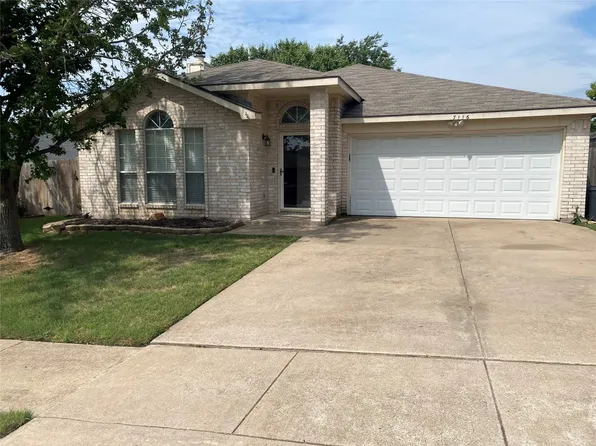 7116 Stonegate Dr, Benbrook, TX 76126