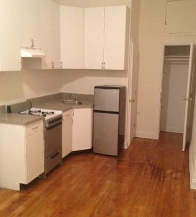 5th image of 102 Charlton St APT 2