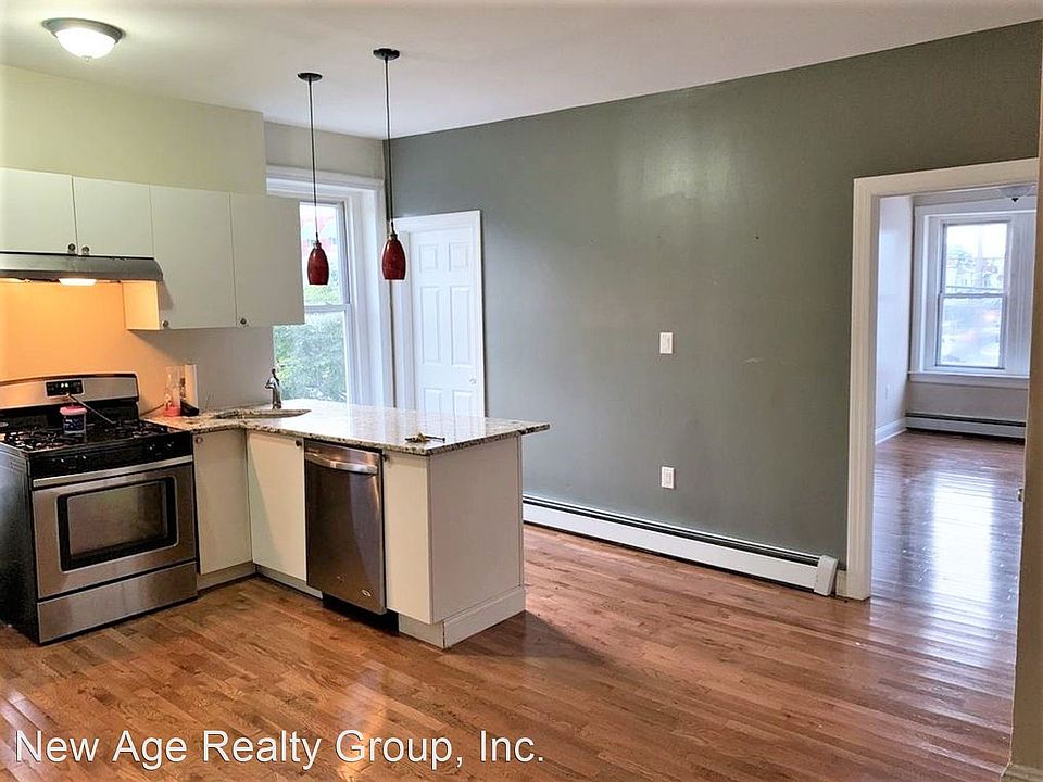 1st image of 2938 W Oxford St APT 2F