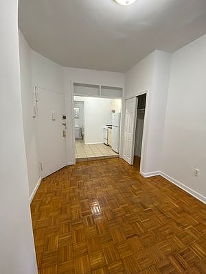 4th image of 412 W 56th St #7A