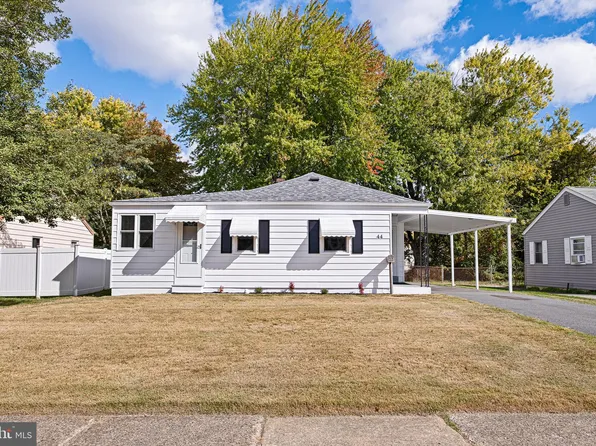 44 Robinson Dr, New Castle, DE 19720