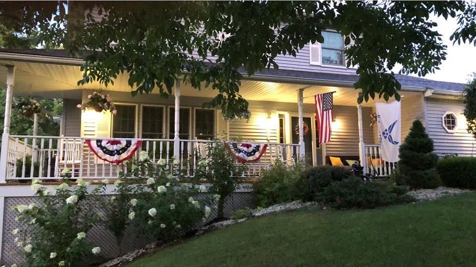 1st image of 55 Country Knoll Dr
