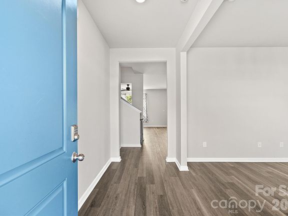 3rd image of 1000 Sennema Cir