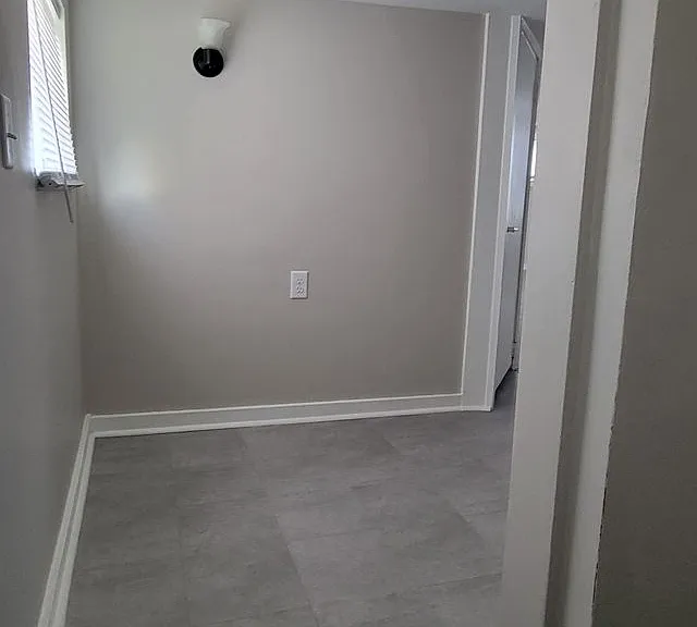 135 Byron St #2 — Photo 5
