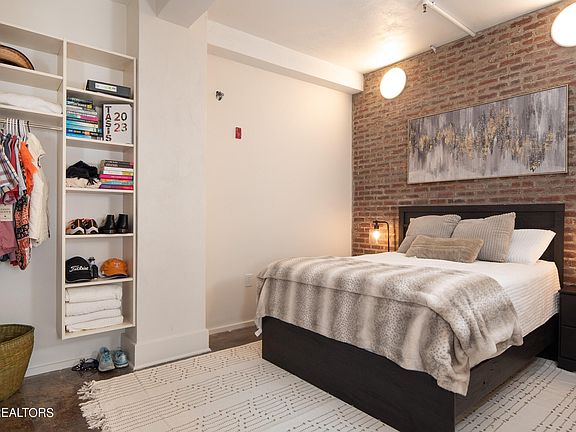 3rd image of 116 S Gay St APT 1009