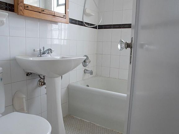3rd image of 2859 Hayes St NE #1