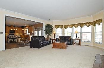 5th image of 708 Lakeshore Manor Ct