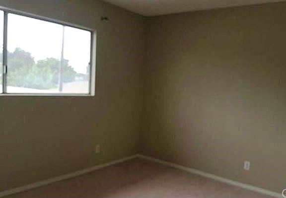 3rd image of 2257 Santa Fe Ave #32