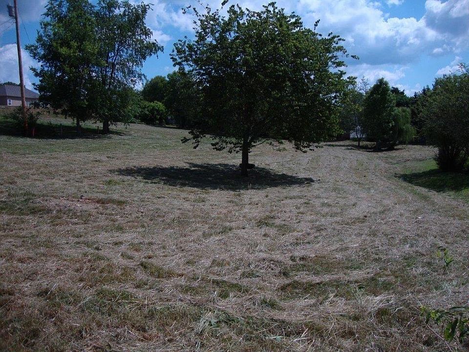 1st image of 202 Tucker Ln