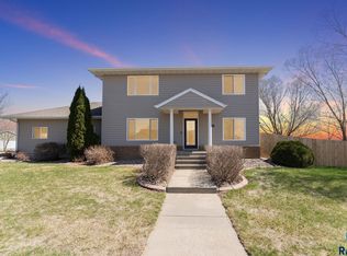 320 S Summer Ave, Brandon, SD 57005