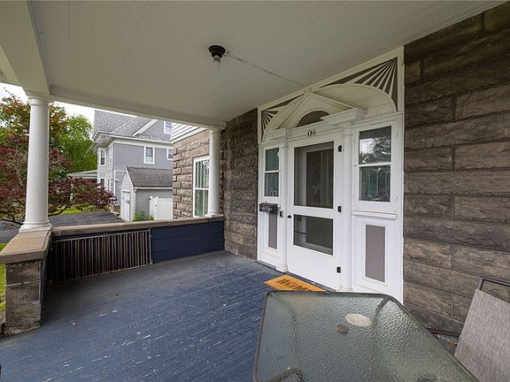 4th image of 131 Grant St