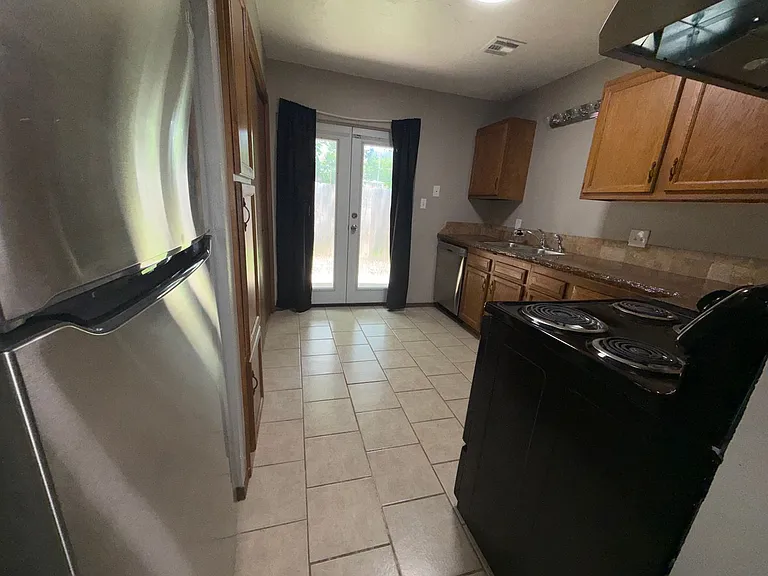 824-930 Railhead Dr — Photo 16