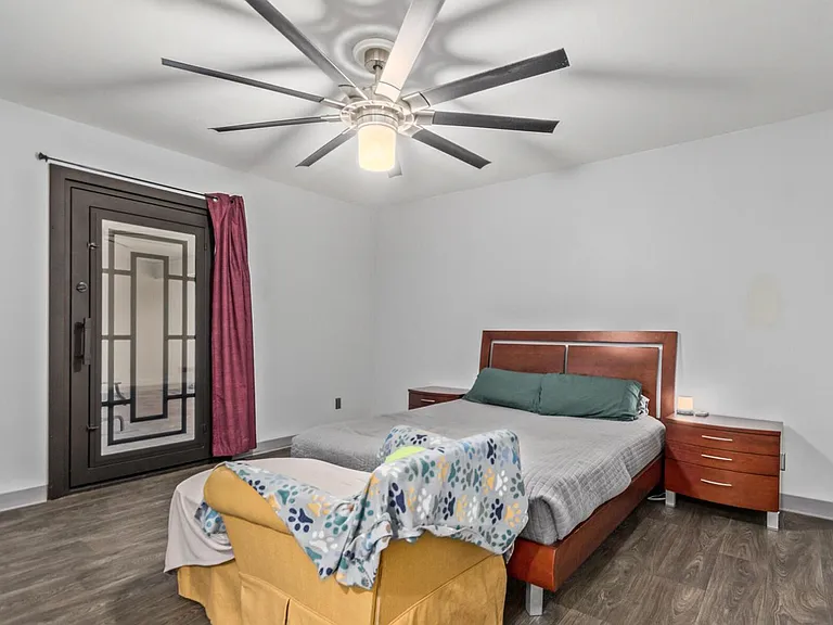 1922 E Laguna Dr — Photo 15