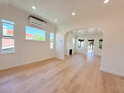 441 1/2 W Lexington Dr — Photo 6