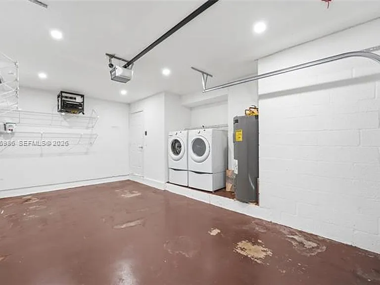 8219 NW 192nd Ter — Photo 30