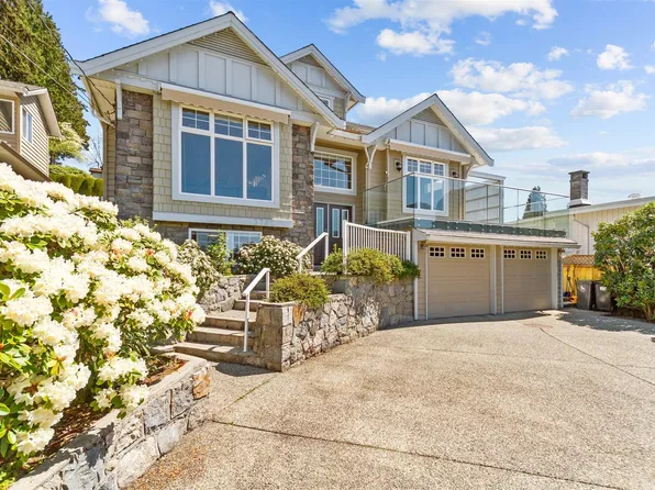 3782 Lonsdale Ave, North Vancouver, BC V7N 3K6
