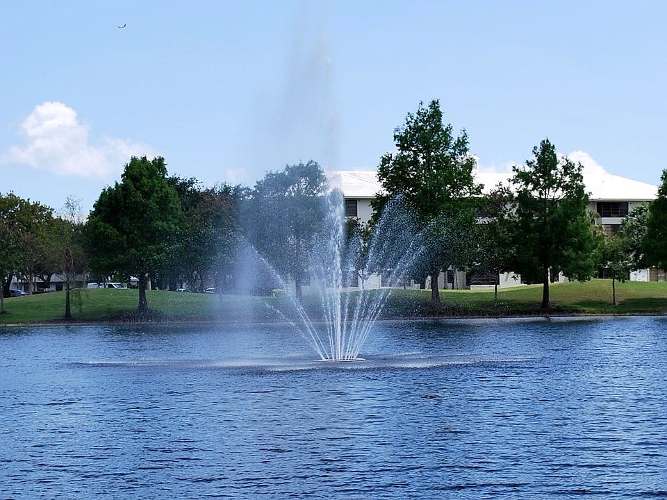 Captivating Lakeview
