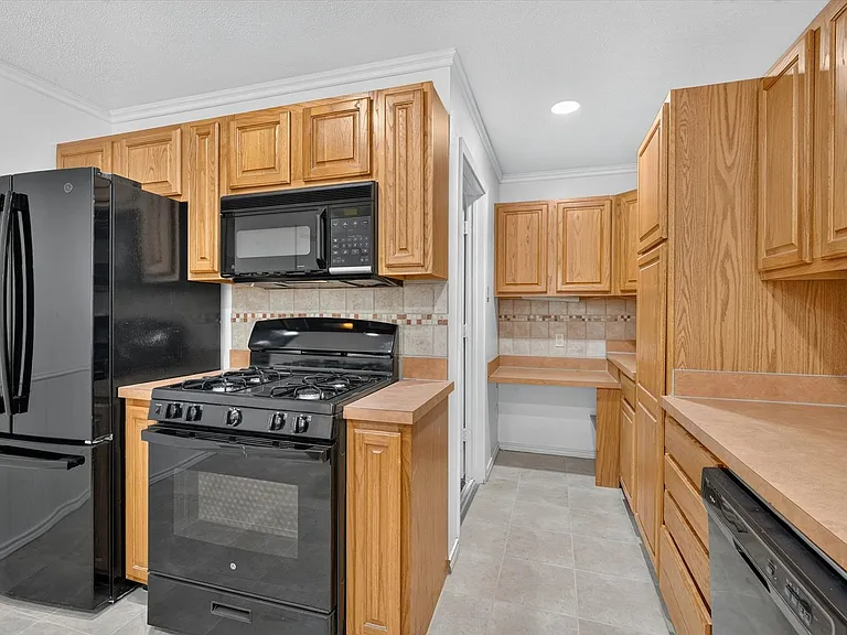 2539 Highwood Dr — Photo 11