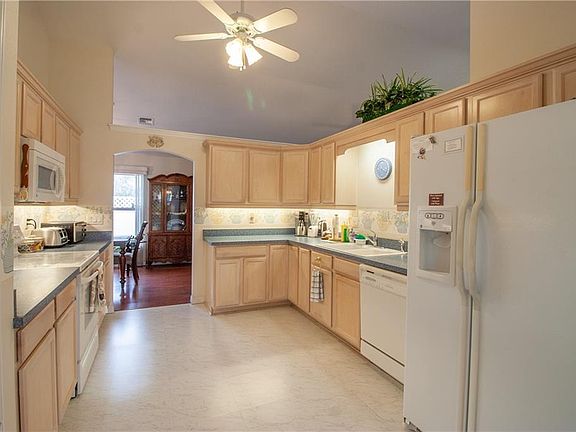 3rd image of 3625 Bayshore Cir