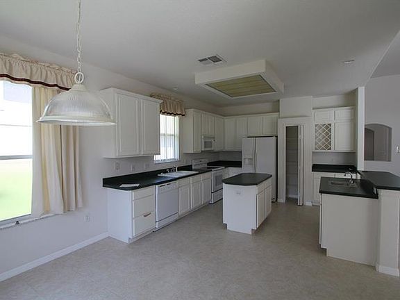 4th image of 1575 The Oaks Blvd