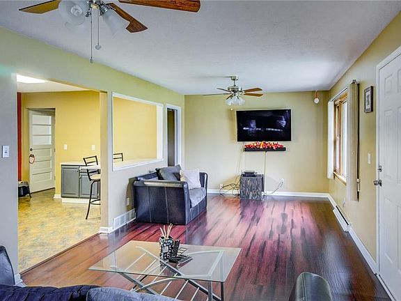 4th image of 456 Starview Dr