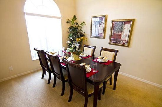 OT4P15915RHL-formal-dining-area