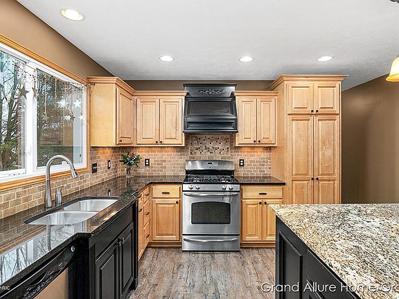 5th image of 2941 S Horseshoe Dr SW