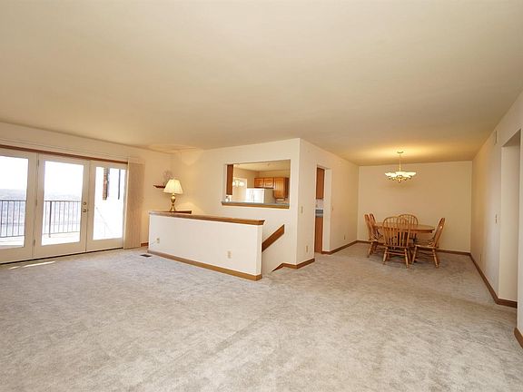 3rd image of 153 Palisades Pt APT 2