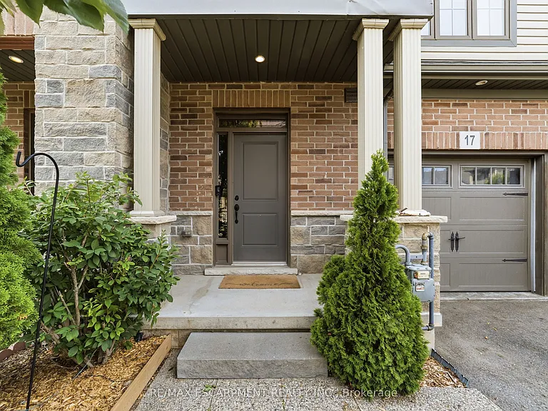 17 Southshore Cres — Photo 2