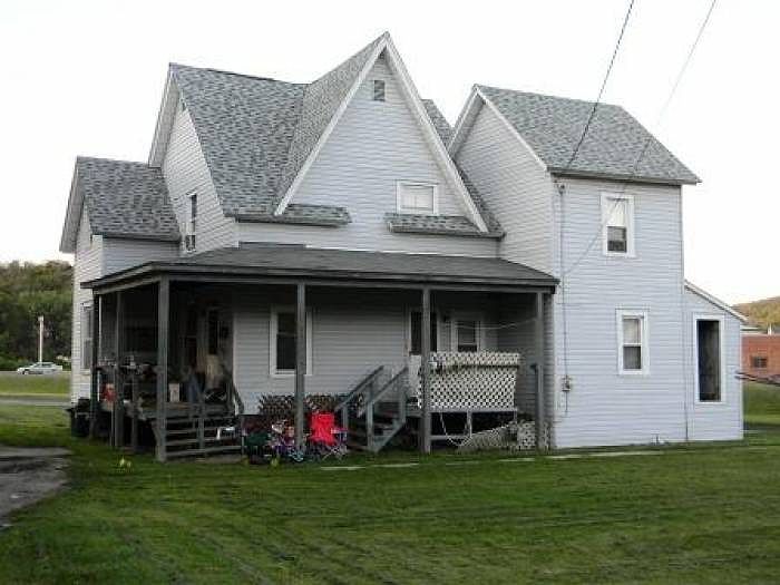 318 Hickory Front