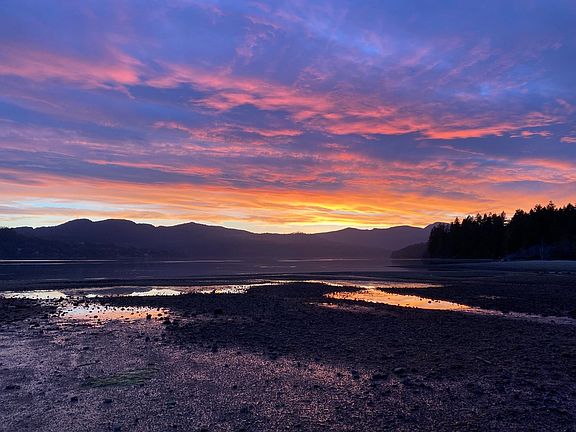 2nd image of 6283 Sechelt Inlet Rd