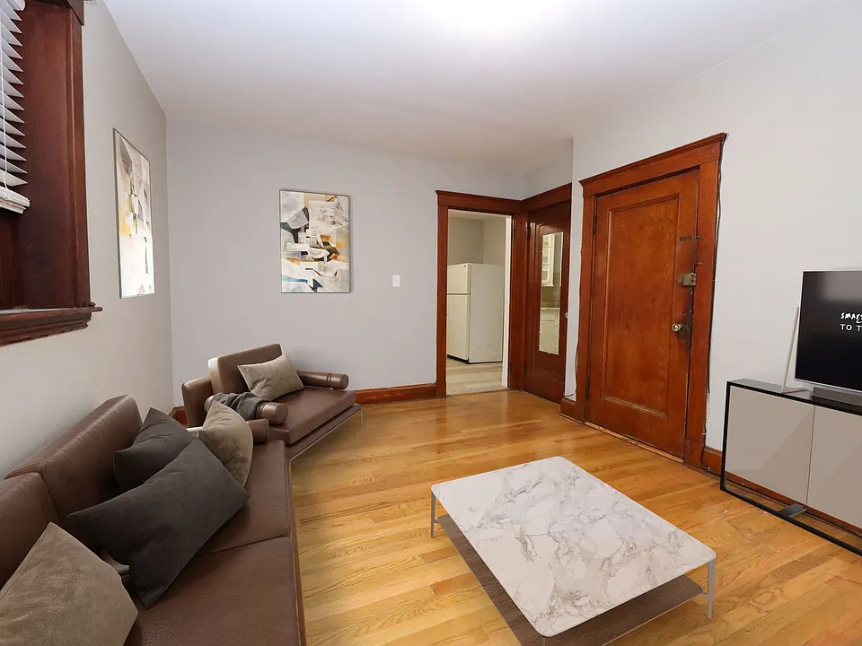 10 Dow St
