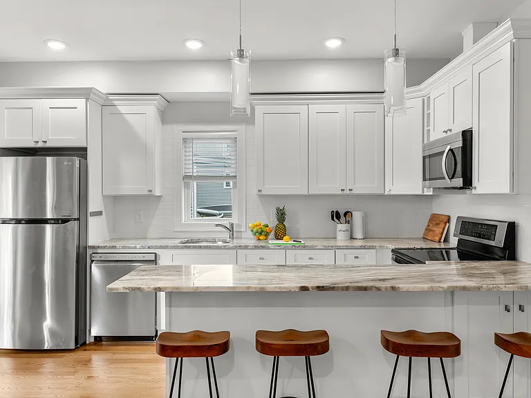 1047 Saratoga St #2 — Photo 7