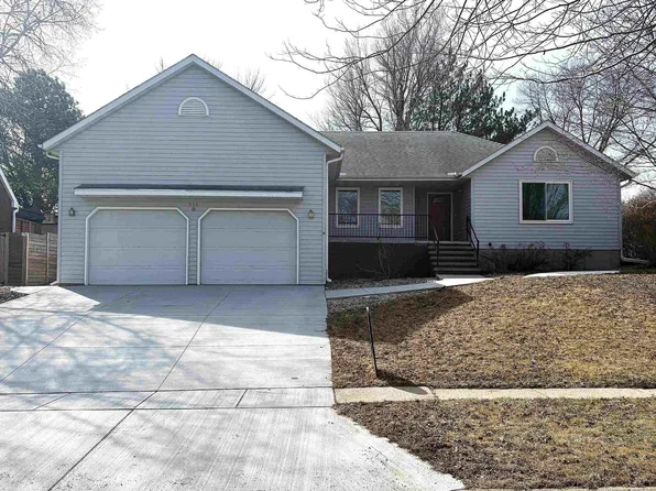 909 W 14th St, Yankton, SD 57078