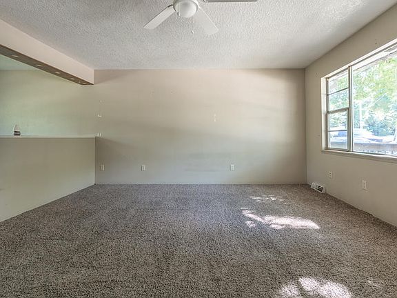 3rd image of 2646 N Johnston Ave