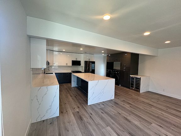 2nd image of 606 W Hillcrest Blvd #A