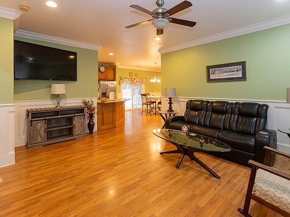 3rd image of 2750 Ole King St.