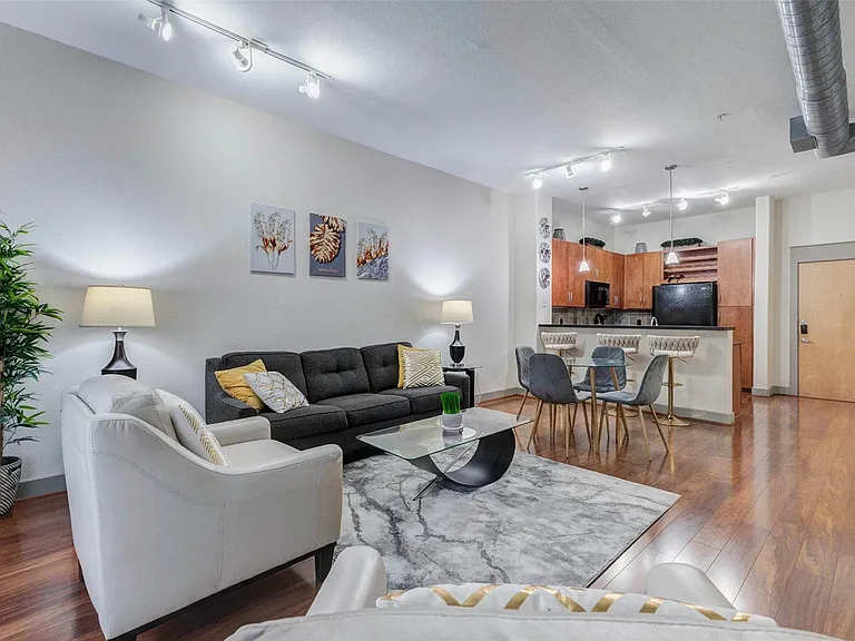 1901 Post Oak Blvd #1106 — Photo 2