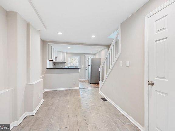 5th image of 1145 Ward St