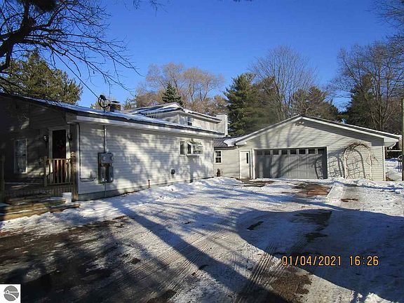 3rd image of 504 N Cedar St