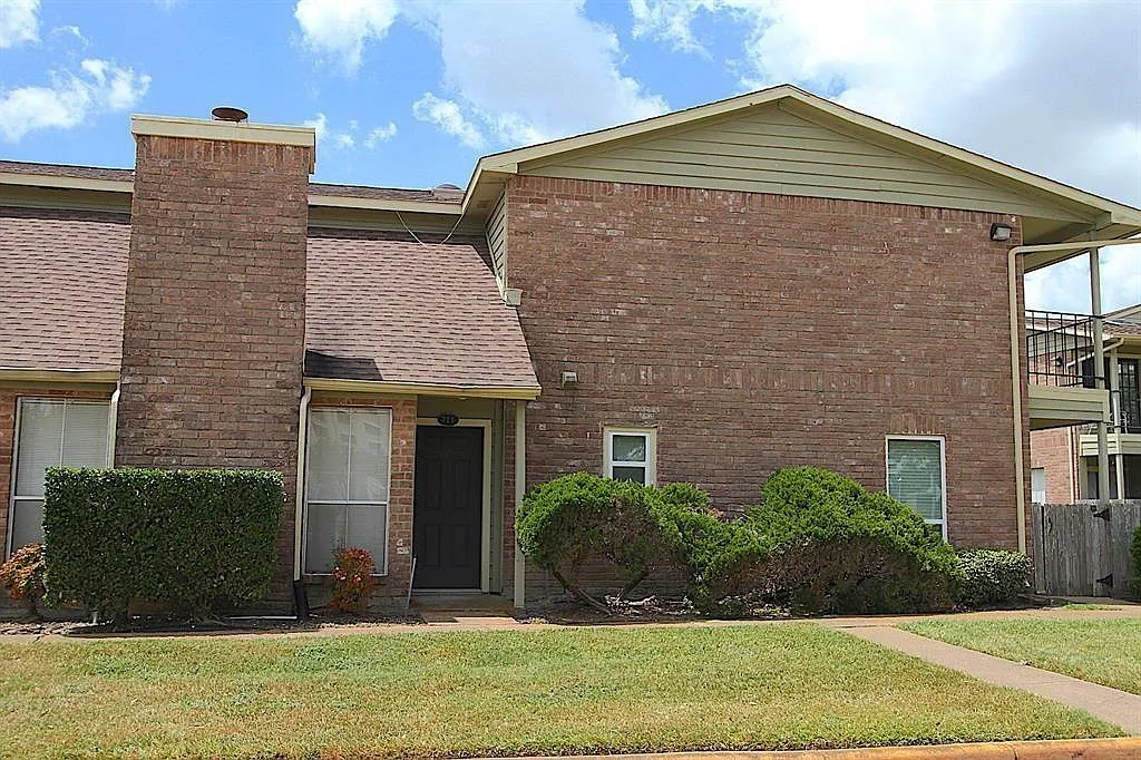 2 bed, 2.0 bath, 1286 sqft, $1,600 — Photo 4