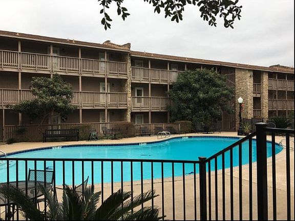 2nd image of 2 Cliffhouse Dr APT 106